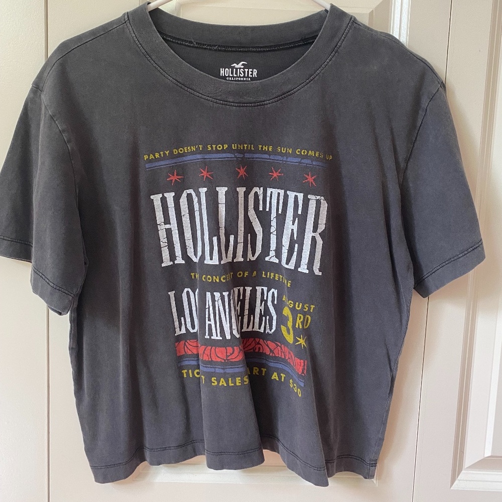Small Hollister Boyfriend T-shirt